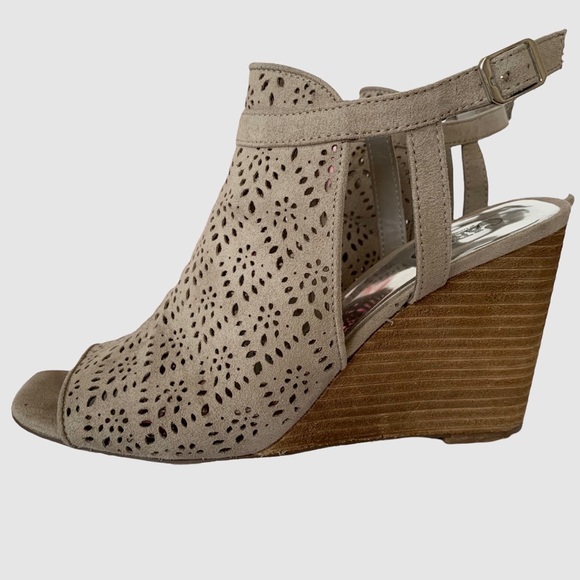 CARLOS SANTANA GABRIELLE NUDE WEDGE - Picture 1 of 10